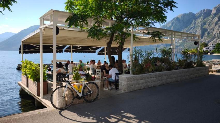 PONTA: ANCHORED AS A GUARDIAN OF EVERYDAY POETRY